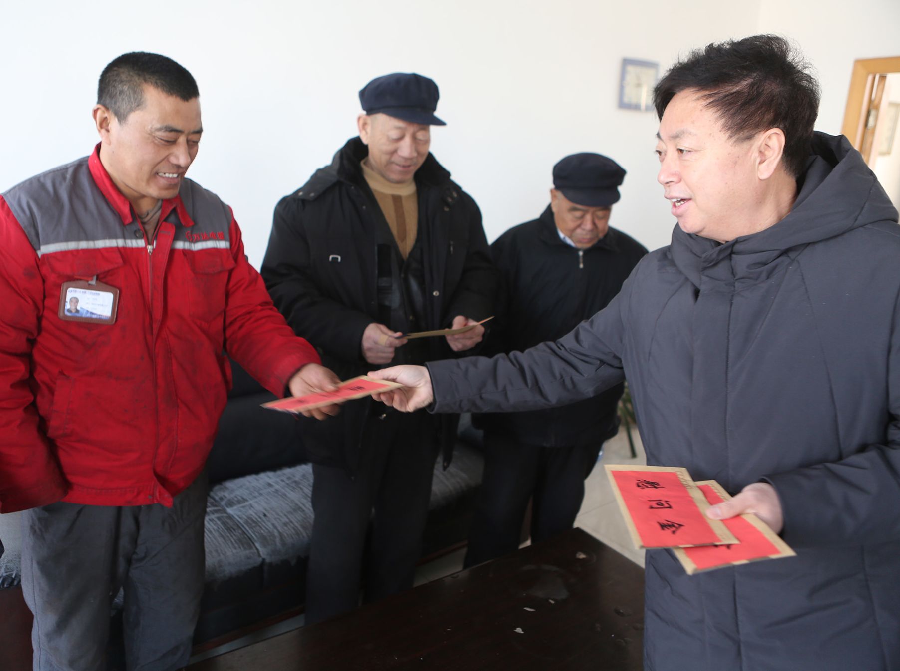 萬達集團春節(jié)前走訪慰問困難職工